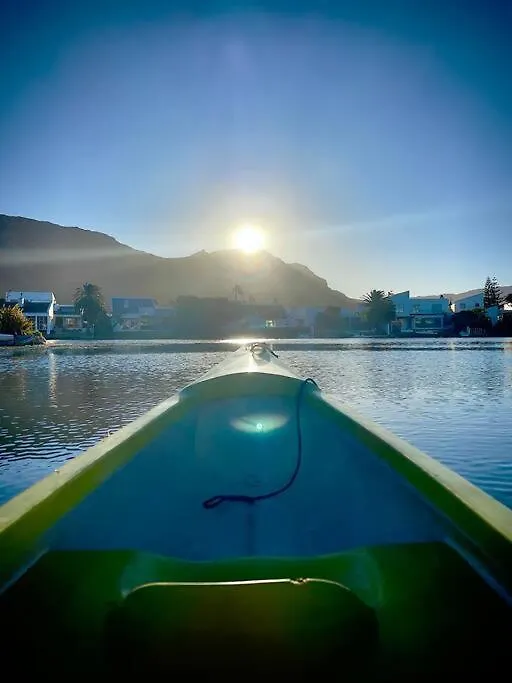 Apartment Private Park Island Room With Own Bathroom At Lake Cape Town