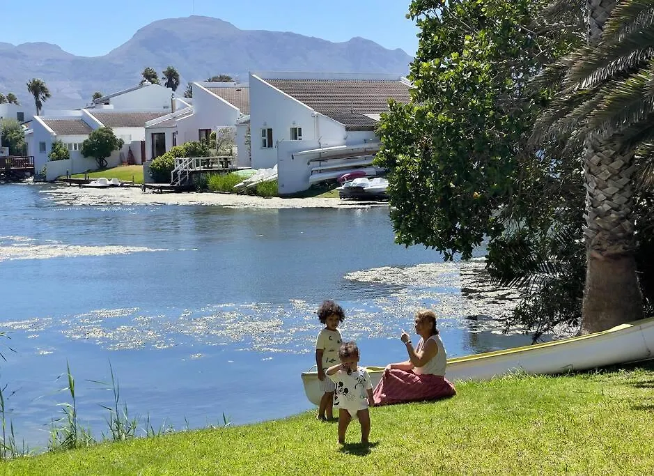 Apartment Private Park Island Room With Own Bathroom At Lake Cape Town